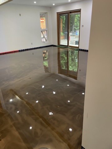 Amber and bronze metallic epoxy basement floor