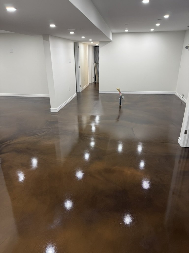 Metallic epoxy floor finish