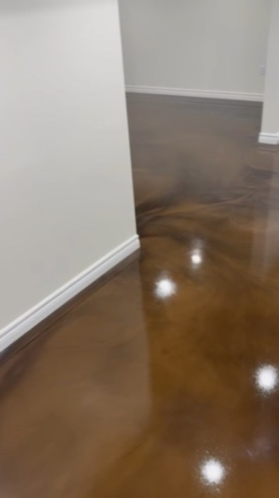 Metallic epoxy finish
